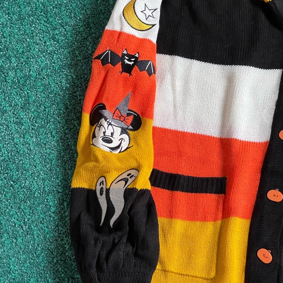 โฌ๏ธ Price Drop Today Only!! โฌ๏ธ BNWT Disney ๐ CandyCorn Cardigan 2022 - Picture 3 of 6